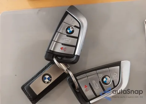 2021 BMW 540I xDrive z USA, uszkodzony, nr VIN WBA73BJ03MWW90424